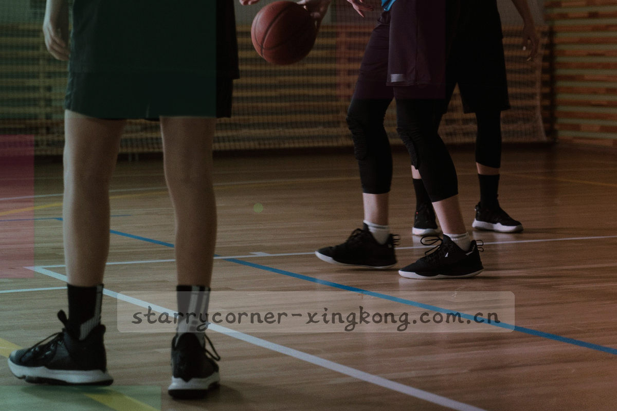 传球网络图与星空叠化，信号青线条连接节点